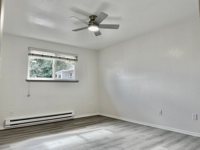 Building Photo - Newly Remodeled Top-Floor Duplex w/ Lake a...