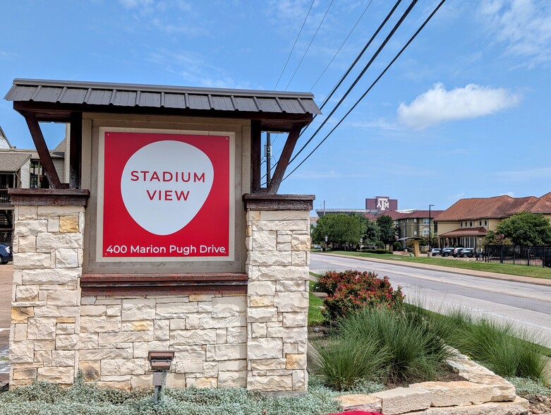 Building Photo - Stadium View Apartments