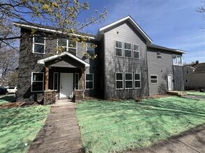 Building Photo - "upper duplex unit 3-Bed Retreat in Minneapolis:  Cozy Living!"
