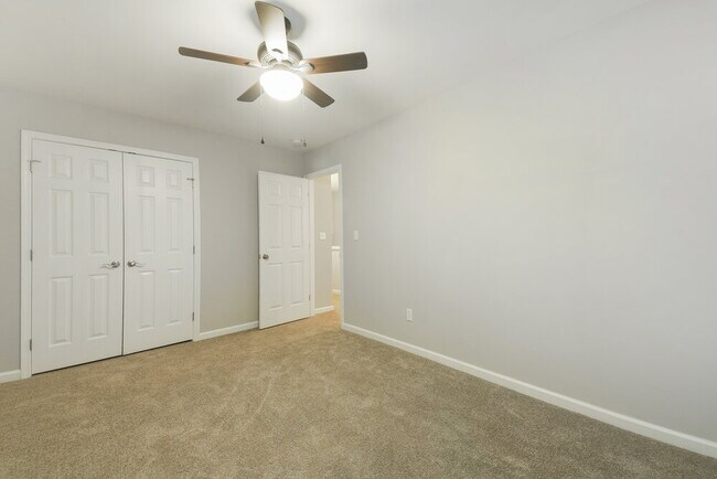 Building Photo - 1422 Southgate Dr