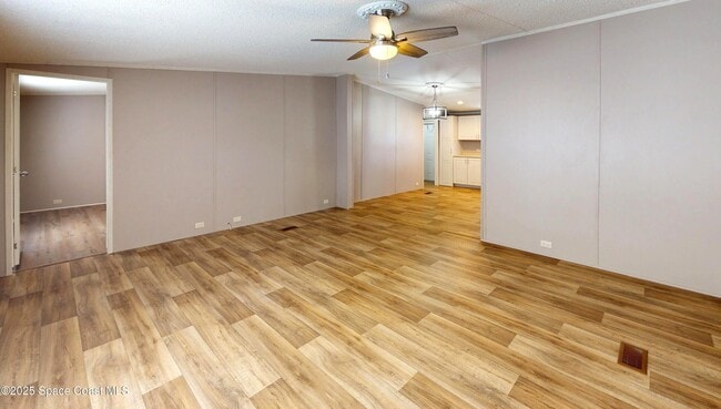Building Photo - 709 Lark Dr