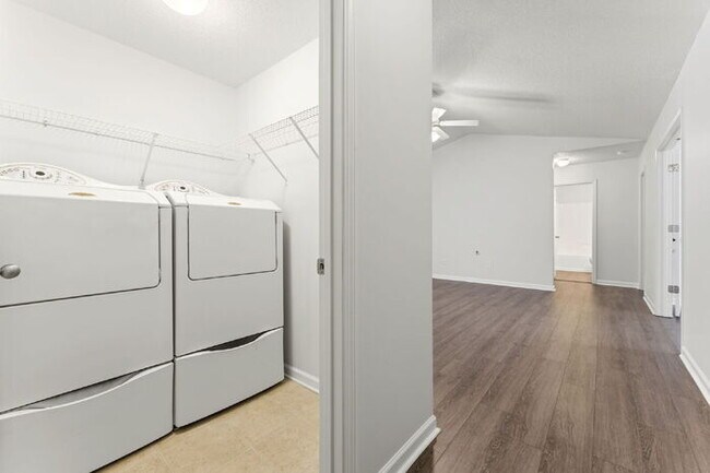 Building Photo - Charming 3-Bedroom Retreat with Cozy Fireplace in Simpsonville