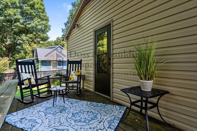 Building Photo - 1480 Spring Hill Cir