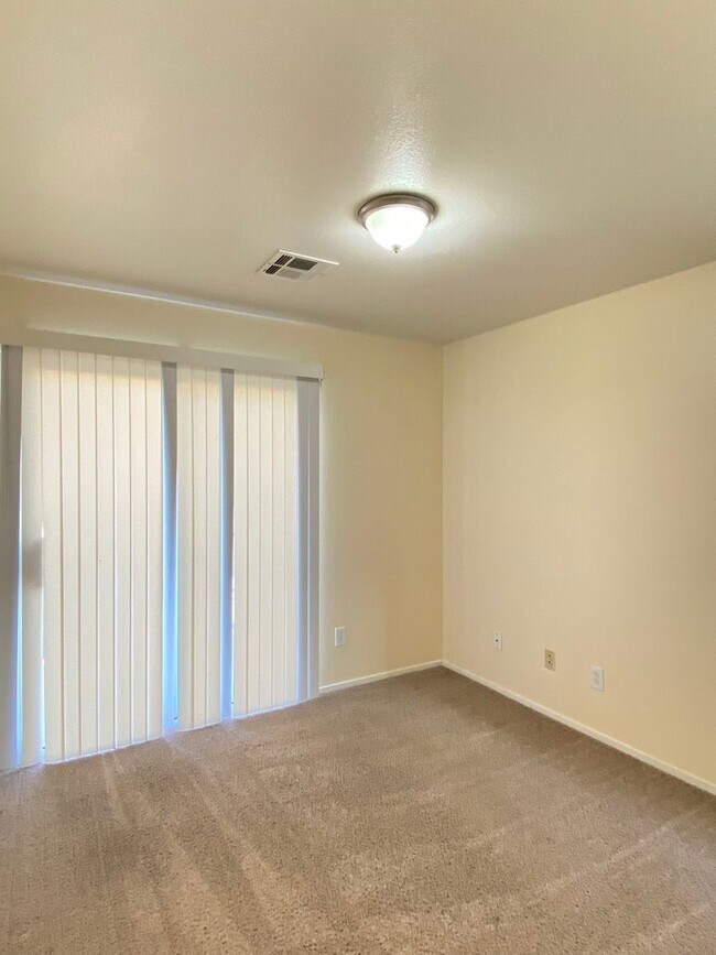 Building Photo - 5855 Lee Fairy Ct