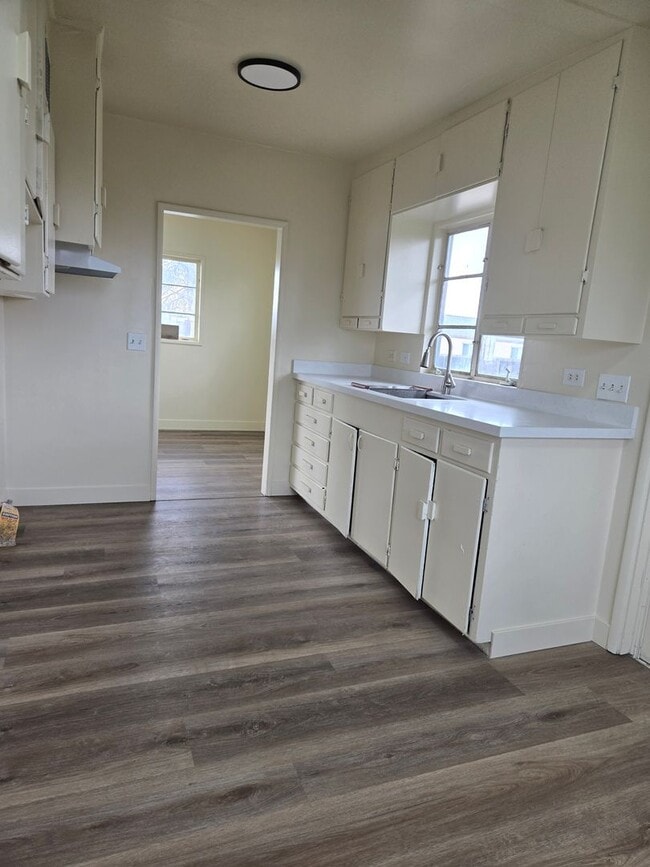 Building Photo - 3 Br 1 Ba available now