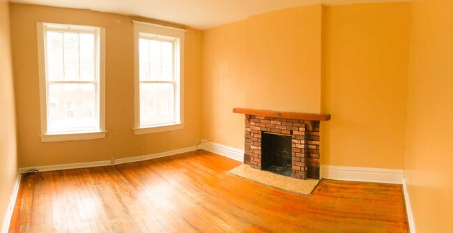 Building Photo - 2bed/1bath Apartment Conveniently Located!  Affordable!