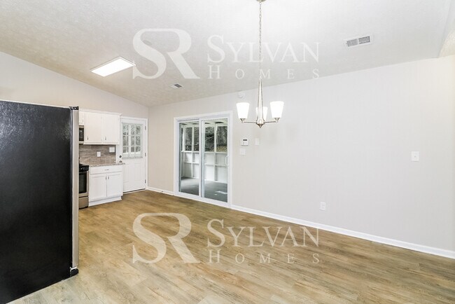 Building Photo - Enjoy the good life in this 3 BR, 2 BA ran...