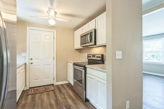Building Photo - 47481 Southampton Dr