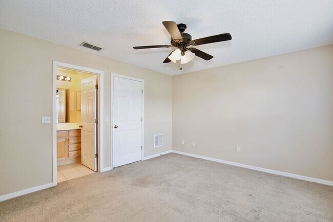 Building Photo - Beautiful 2/2.5 Townhome in the Gated Community of Waterford Villas - East Orlando is Available Now!