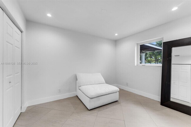 Building Photo - 4301 SW 85th Ave