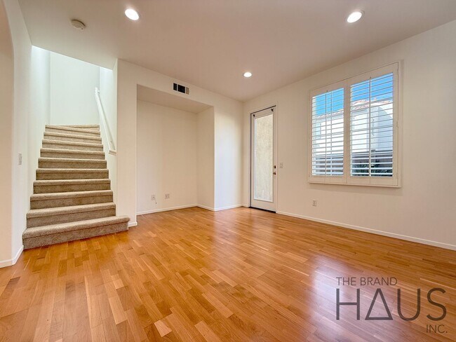 Building Photo - Desirable Oak Creek Community Detached Home with Two Car Garage