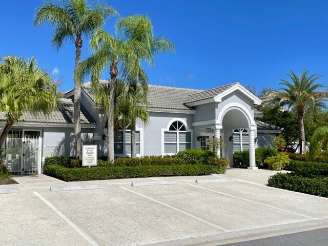 Building Photo - 3008 Fairway Dr N