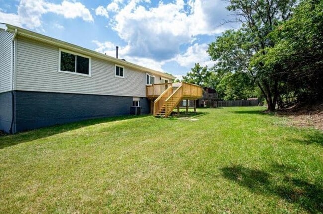 Building Photo - 810 Clearfield Ln