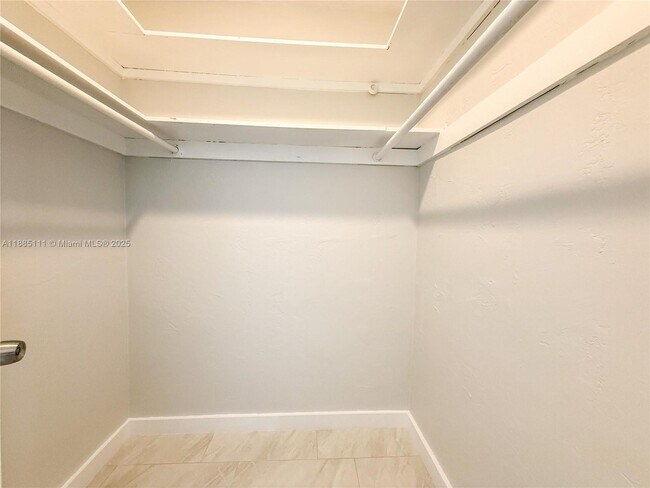 Building Photo - 5621 NE 22nd Ave