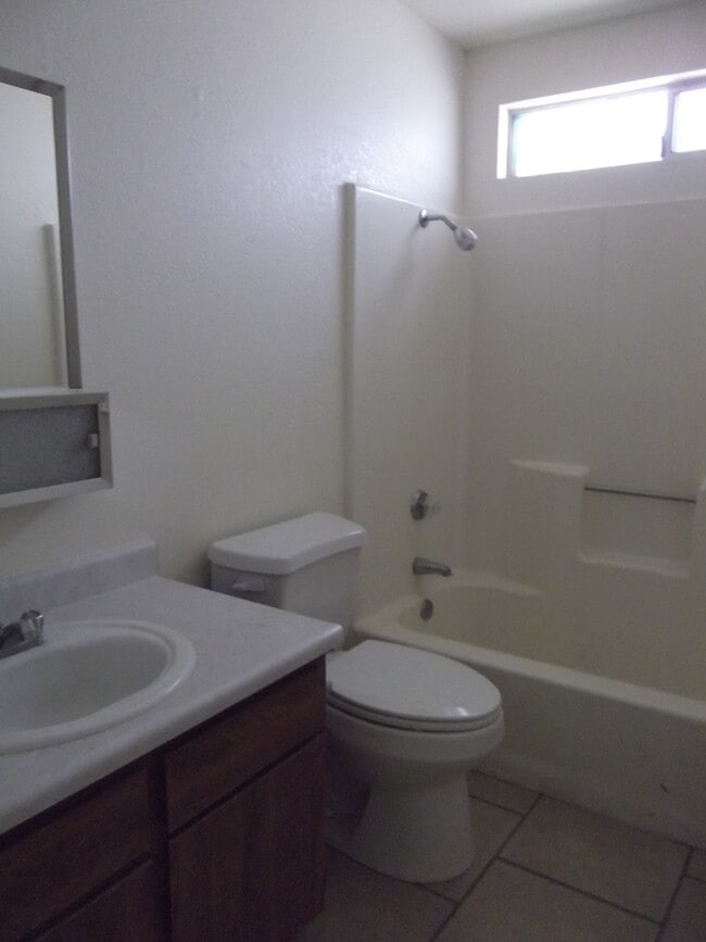 Building Photo - 616 Crosby Ln