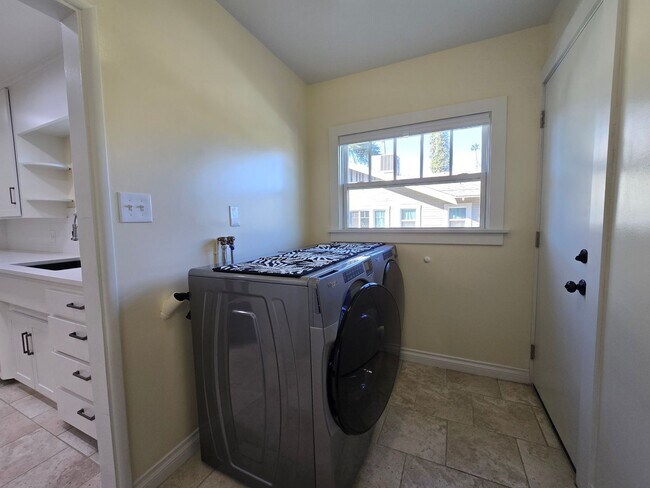 Building Photo - Updated Wood Streets home for Rent