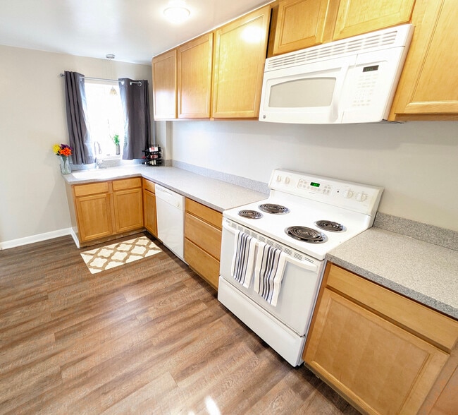 Building Photo - 2275 S Acoma St