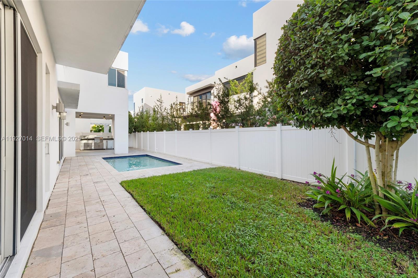 Building Photo - 7455 NW 103rd Pl