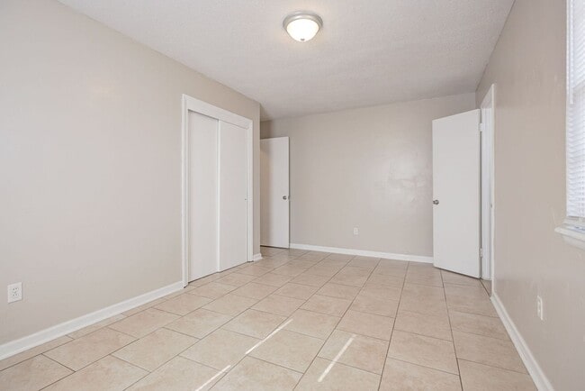 Building Photo - First Full Month's Rent Free! Spacious 3BD/1.BTH Home in Spencer