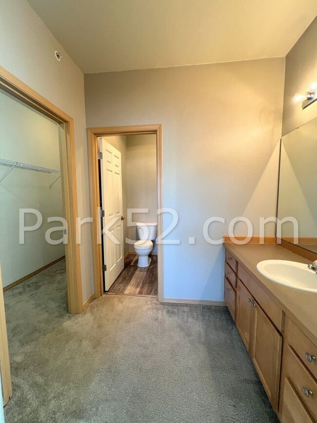 Building Photo - 2 Bedroom Condo in DuPont