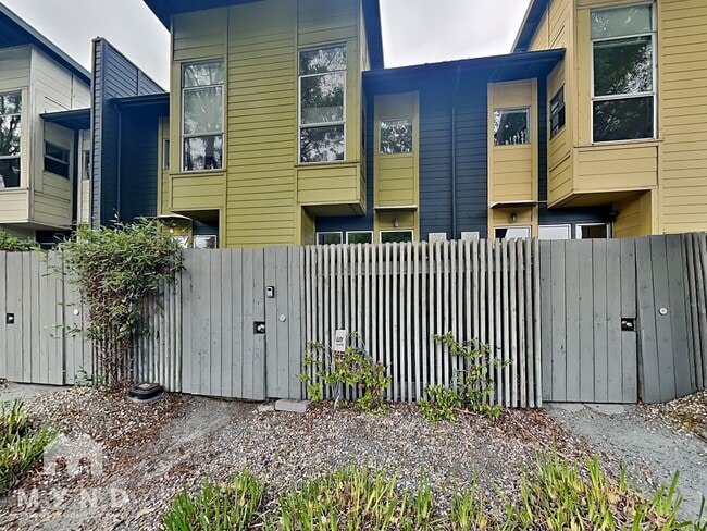 Building Photo - 1222 32nd St