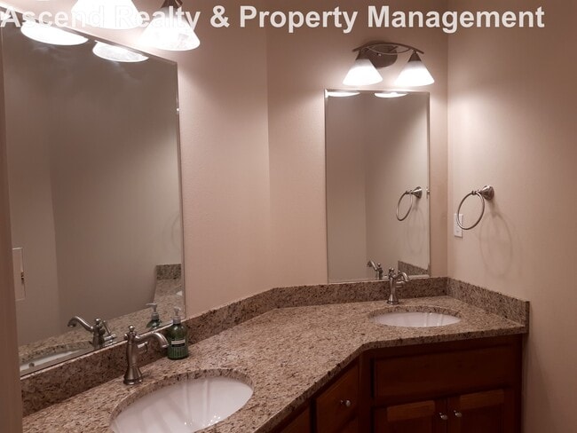 Building Photo - Unique Opportunity to Lease 2 Bed Lower Un...