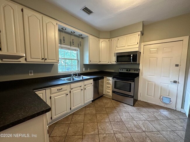 Building Photo - 3867 Herschel St