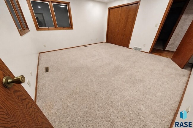 Building Photo - 4504 S Lewis Ave