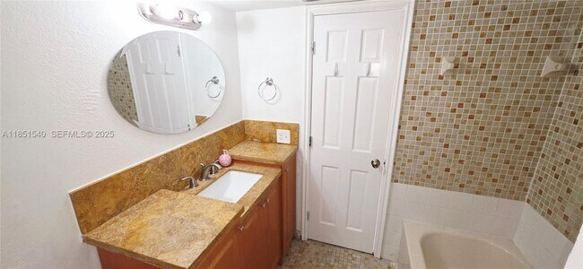 Building Photo - 10425 SW 112th Ave