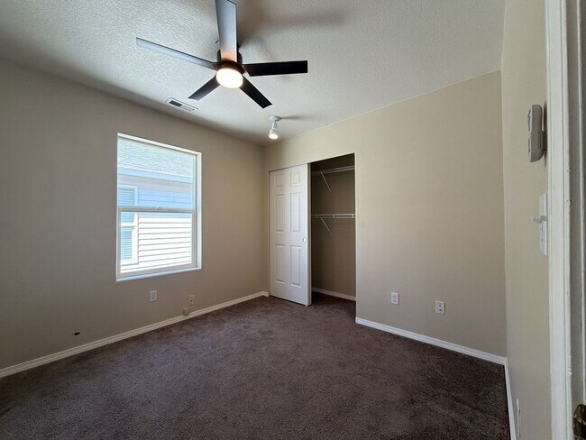 Building Photo - 5042 NE Schoeler Cir