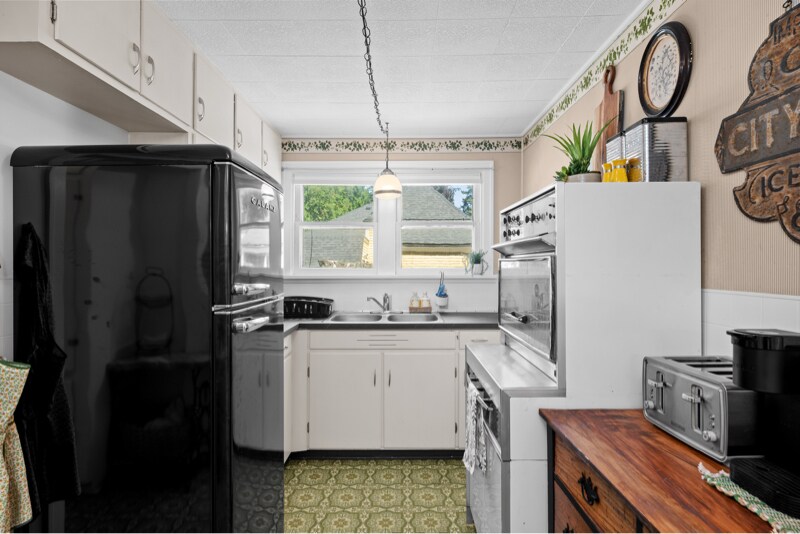 Building Photo - 208 N 8th St