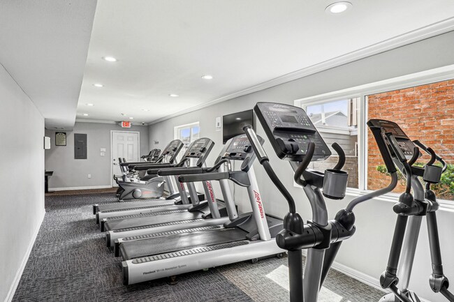 Building Photo - $599 first month's rent!