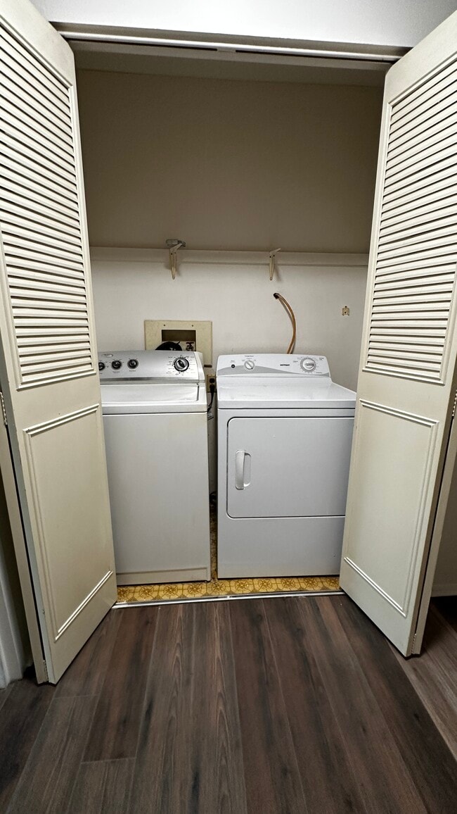 Building Photo - 1101 Bromley Est