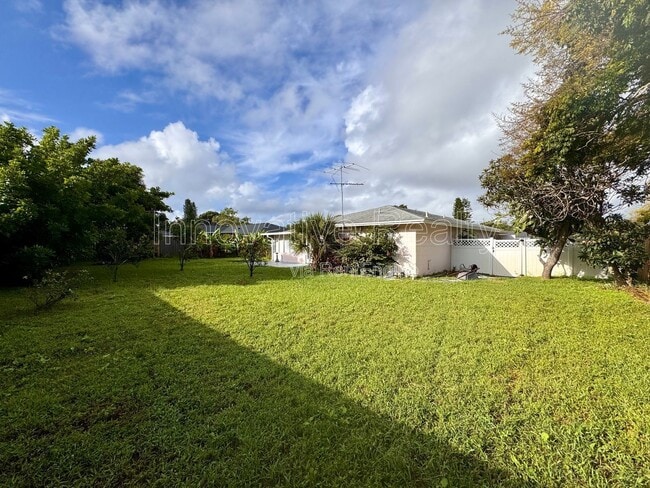 Building Photo - 1005 Bradford Dr