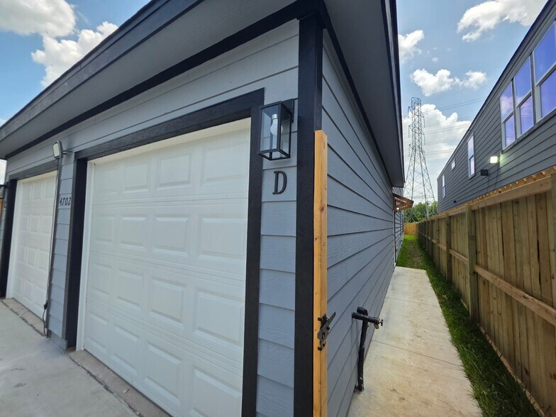 Building Photo - 4702 Baton Rouge St