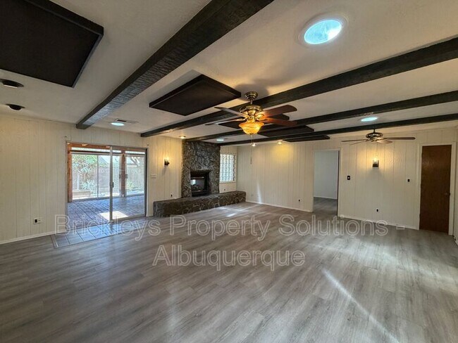 Building Photo - 337 Glorieta St NE