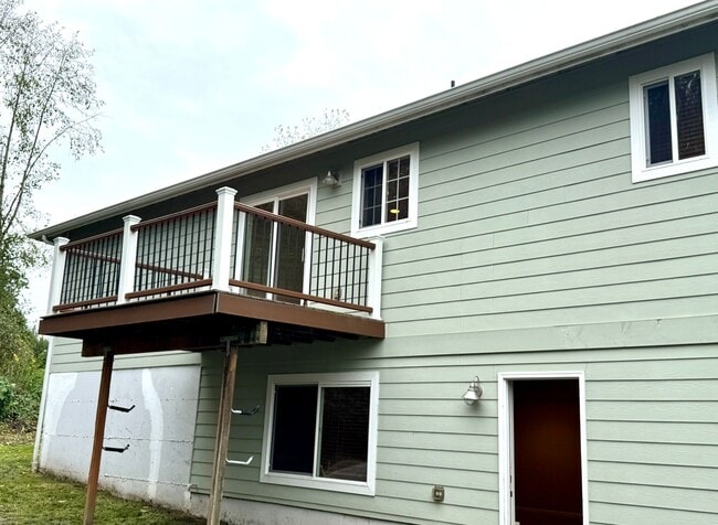 Building Photo - desirable Driftwood Keys daylight rambler...main floor primary suite