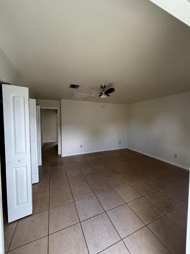 Building Photo - Spacious 2 Bedroom 2 Bath