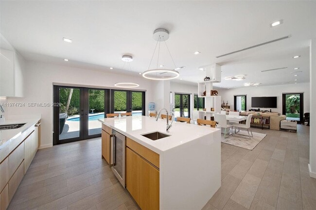 Building Photo - 1117 Alfonso Ave