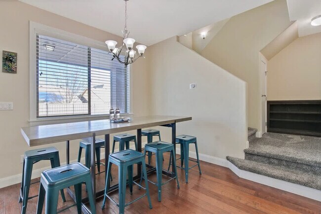 Building Photo - 4631 N Adale Ave