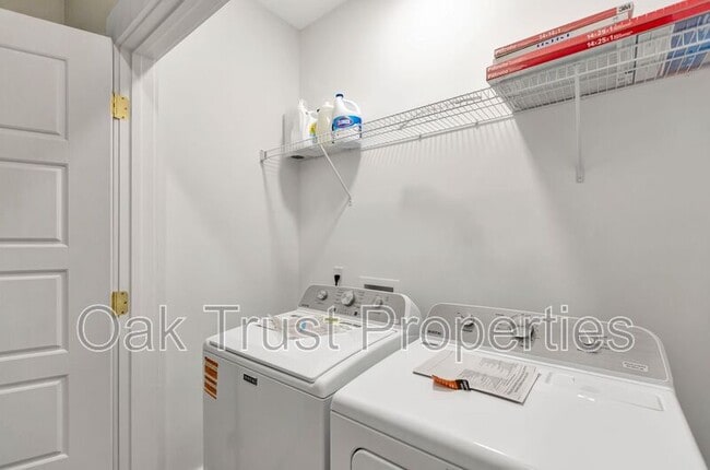 Building Photo - 3 Clearblue Lp