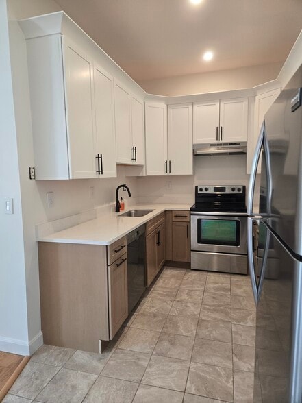 Building Photo - 64 Forest St