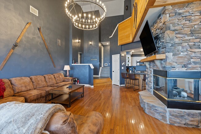 Building Photo - 8120 Stonegate Dr