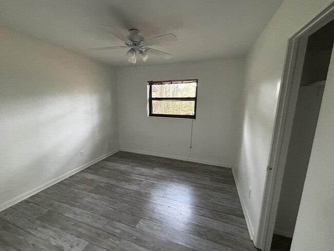 Building Photo - 2409 Almond Dr