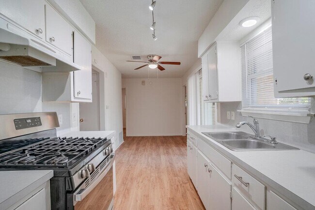 Building Photo - 509 Treys Way