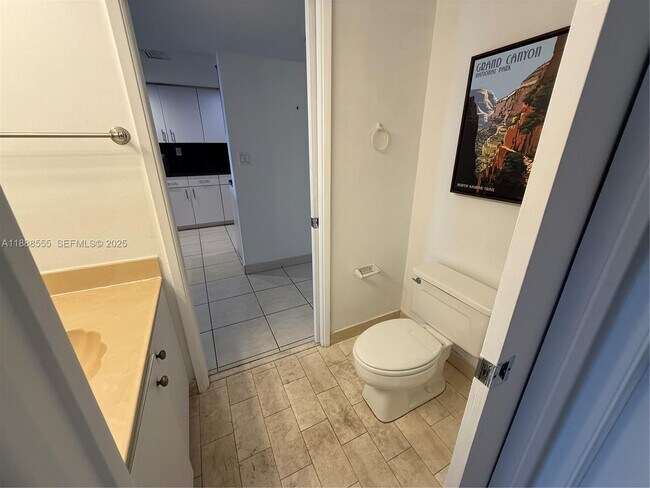 Building Photo - 1717 N Bayshore Dr