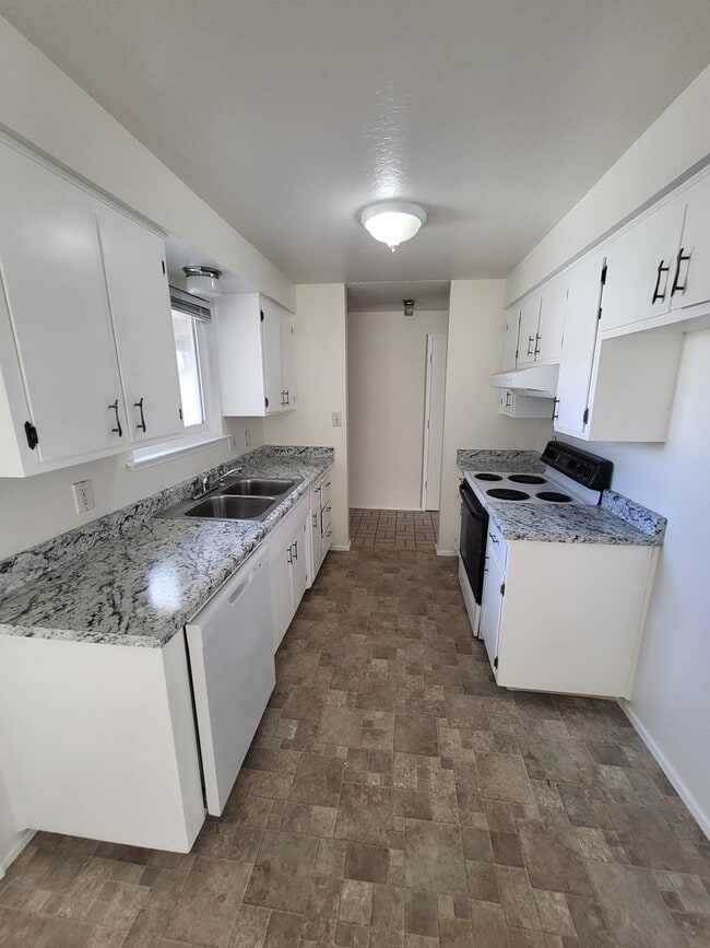 Building Photo - 4993 August Dr