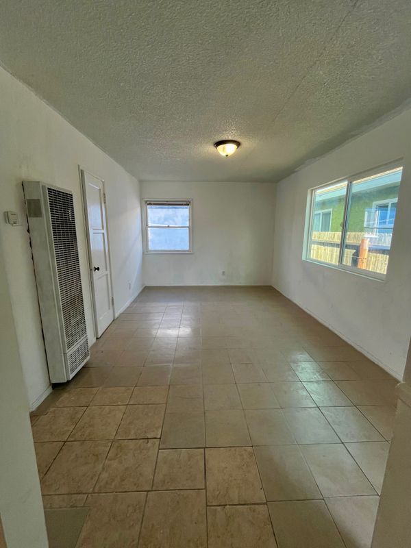 Primary Photo - 4223 W Broadway