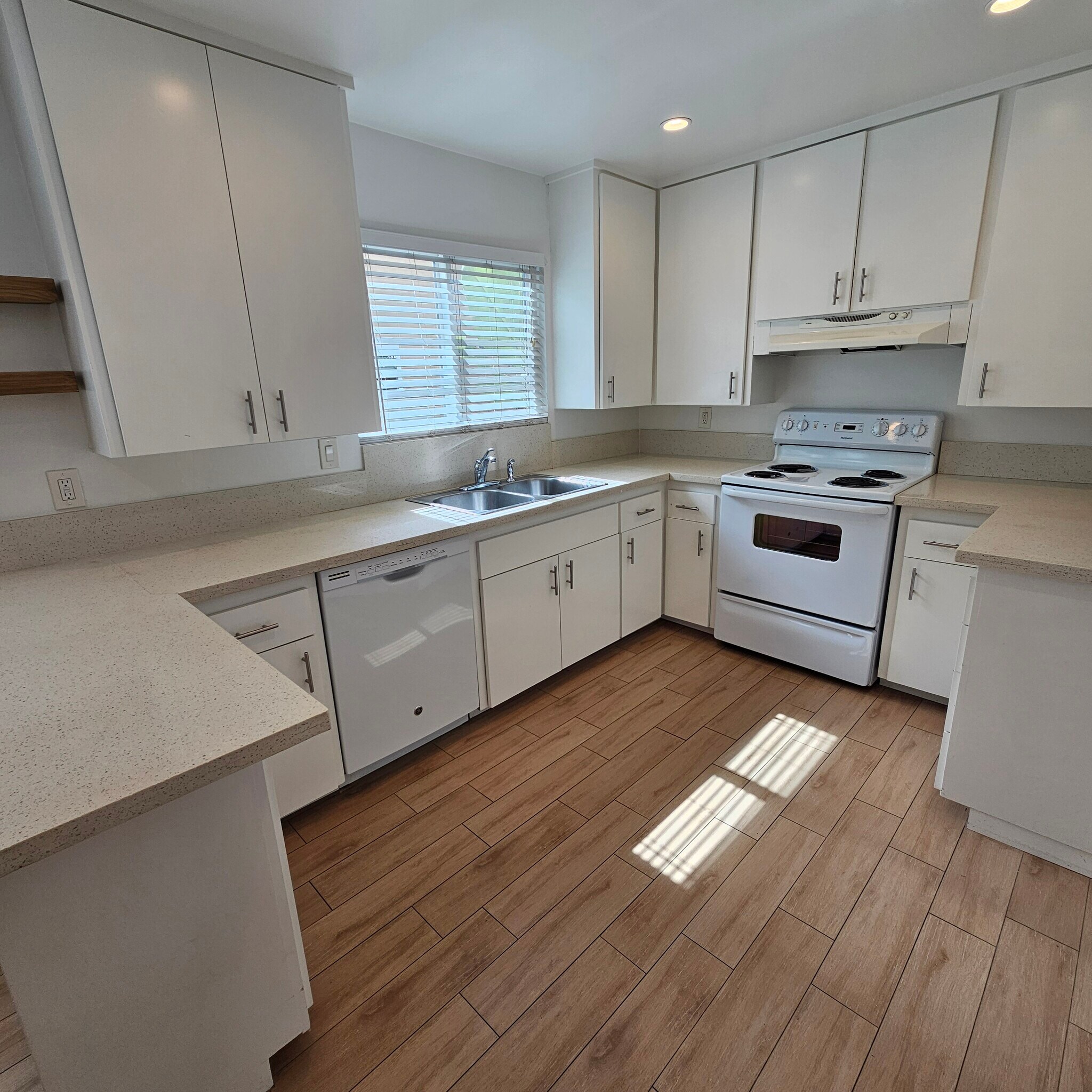 Building Photo - 1845 N Vulcan Ave