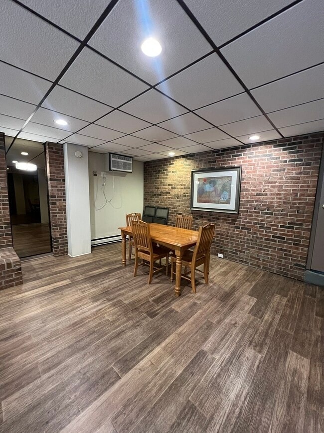 Building Photo - 2320 N Nordica Ave